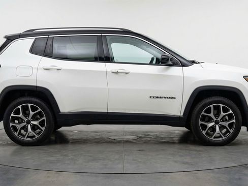 Used 2025 Jeep Compass Limited AWD/4WD image 11