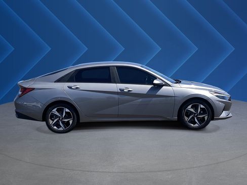 Certified 2023 Hyundai Elantra SEL w/ Convenience Package FWD image 2