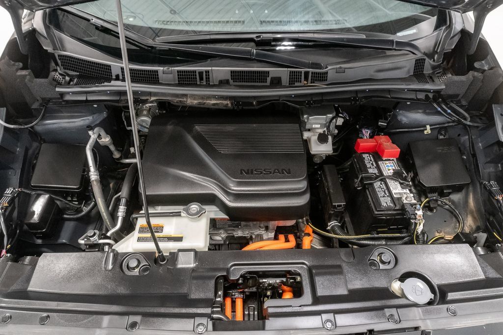Used 2025 Nissan Leaf S FWD image 3