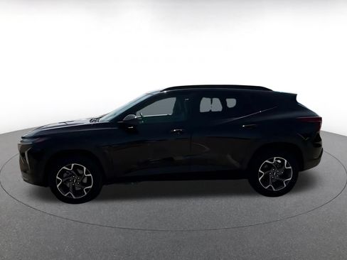 Used 2025 Chevrolet Trax LT w/ LT Convenience Package FWD image 7