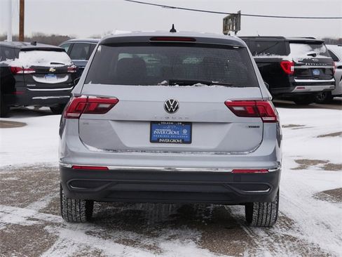 Certified 2024 Volkswagen Tiguan SE image 6