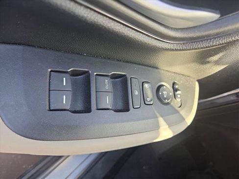 Used 2023 Honda HR-V LX image 11