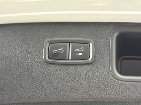 Used 2024 Porsche Macan AWD/4WD image 17