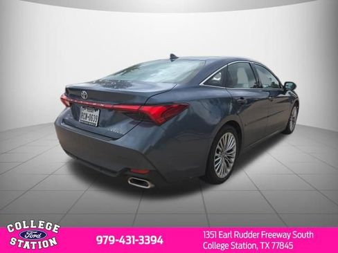 Used 2021 Toyota Avalon Limited FWD image 4
