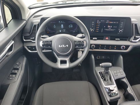 Used 2025 Kia Sportage LX image 18