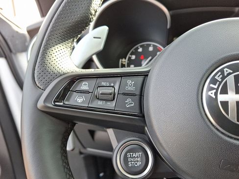 Used 2023 Alfa Romeo Stelvio Veloce image 21