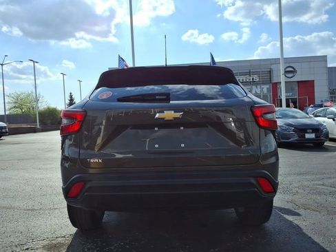 Used 2024 Chevrolet Trax LS w/ LS Convenience Package FWD image 6