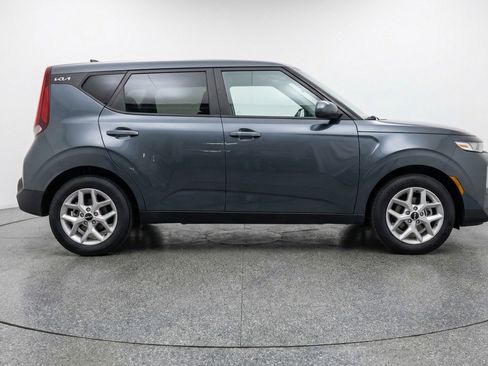 Used 2025 Kia Soul LX w/ LX Technology Package FWD image 11