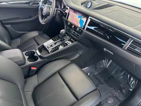 Certified 2026 Porsche Macan AWD/4WD image 16