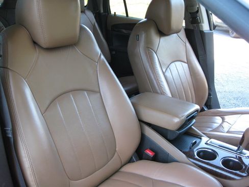 Used 2016 Buick Enclave Leather FWD image 17