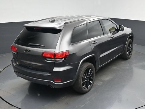 Used 2021 Jeep Grand Cherokee Laredo X AWD/4WD image 24