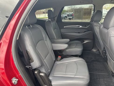 Used 2018 Buick Enclave Essence image 12