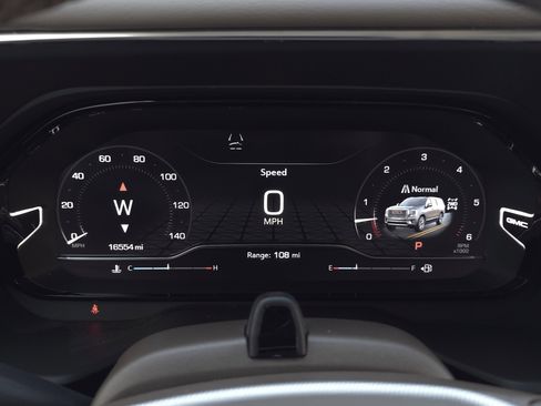 Used 2024 GMC Yukon Denali w/ Advanced Technology Package image 26