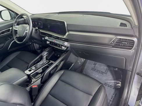 Certified 2025 Kia Telluride S image 31