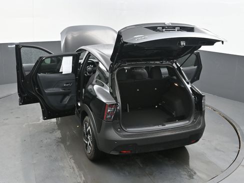 Certified 2025 Nissan Kicks SV image 42