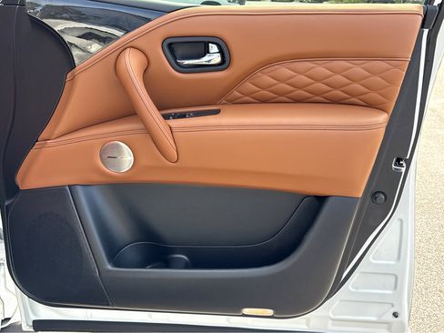 Used 2023 INFINITI QX80 Sensory w/ Cargo Package image 12