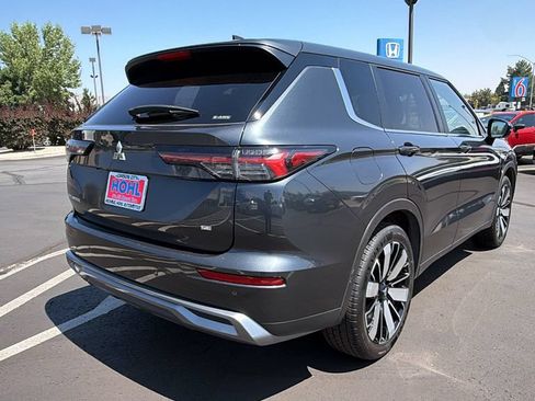 Used 2025 Mitsubishi Outlander SE AWD/4WD image 3