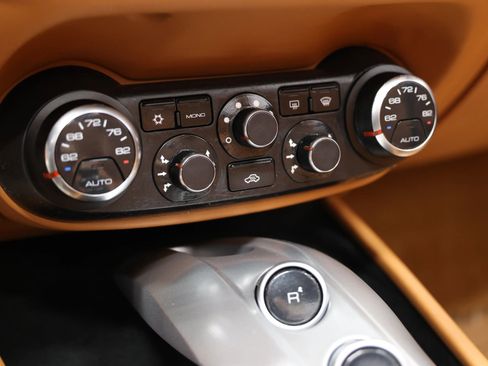 Used 2015 Ferrari California T image 41