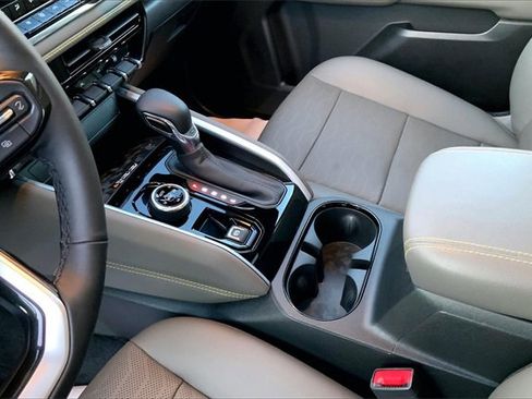 Used 2023 Chevrolet Colorado ZR2 w/ ZR2 Convenience Package III image 13