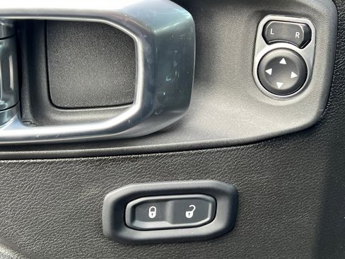 Used 2024 Jeep Wrangler Sport S image 14