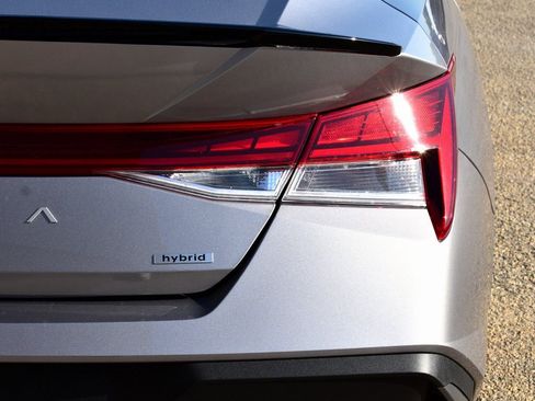 New 2025 Hyundai Elantra SEL image 10