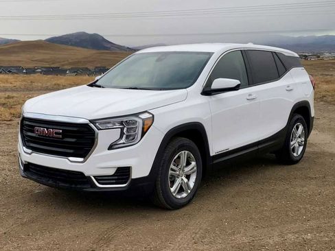 Used 2024 GMC Terrain SLE image 4