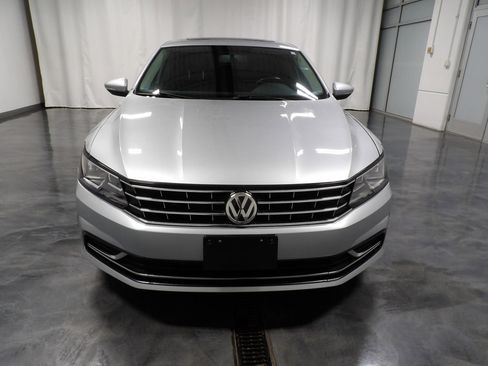 Used 2016 Volkswagen Passat 1.8T SE FWD image 2