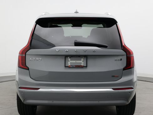 Used 2025 Volvo XC90 B5 Core AWD/4WD image 6