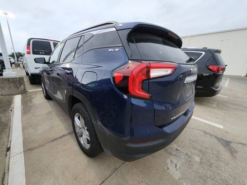 Used 2022 GMC Terrain SLE w/ Driver Convenience Package image 4