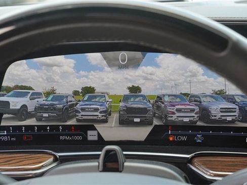 Used 2024 Cadillac Escalade ESV Premium Luxury Platinum image 34