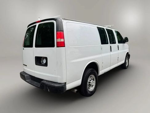 Used 2017 Chevrolet Express 2500 RWD image 7