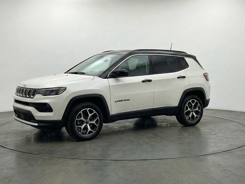 Used 2025 Jeep Compass Limited image 3
