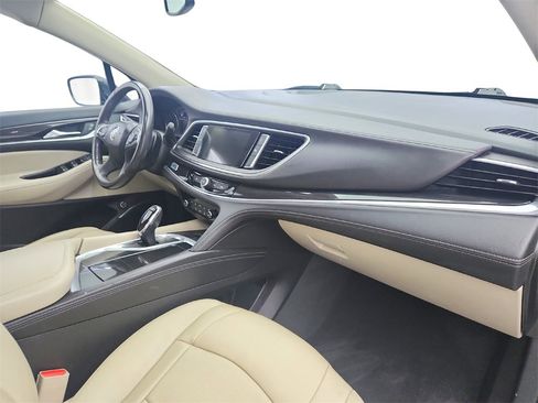 Used 2020 Buick Enclave Essence image 25