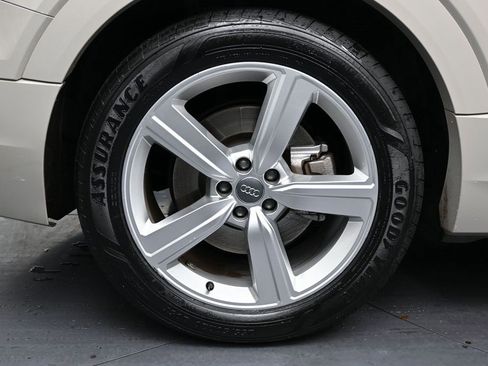 Used 2019 Audi e-tron Premium Plus image 15