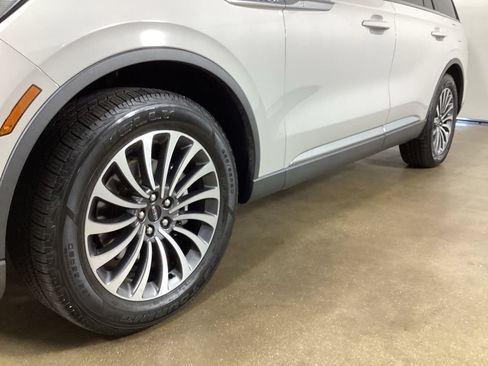 Used 2020 Lincoln Aviator Reserve w/ Equipment Group 201A AWD/4WD image 2
