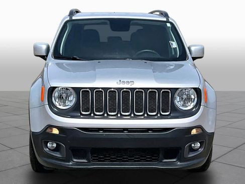 Used 2018 Jeep Renegade Latitude FWD image 4