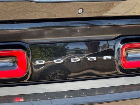 Used 2019 Dodge Challenger SXT RWD image 28