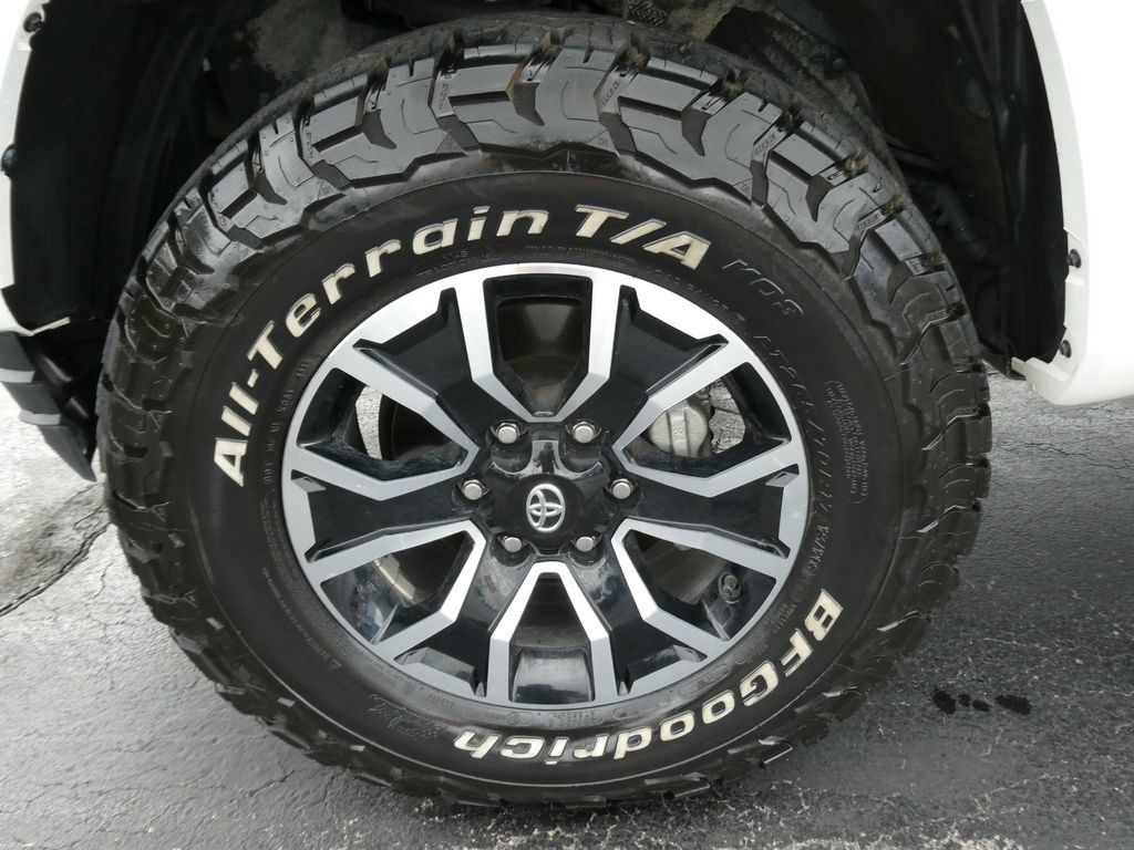 Used 2023 Toyota Tacoma TRD Sport w/ TRD Premium Sport Package AWD/4WD image 11