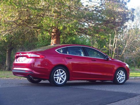 Used 2013 Ford Fusion SE FWD image 4