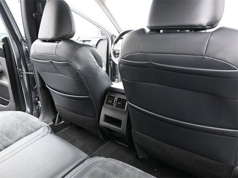 Used 2023 Mitsubishi Outlander SE image 23