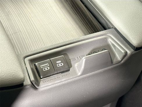 Used 2023 Toyota Sienna Limited FWD image 40