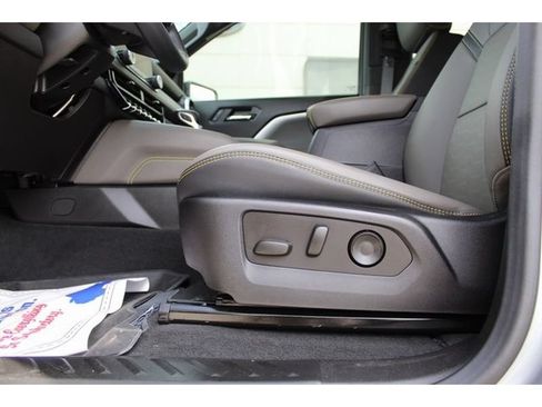Used 2024 Chevrolet Colorado ZR2 w/ ZR2 Convenience Package III AWD/4WD image 10