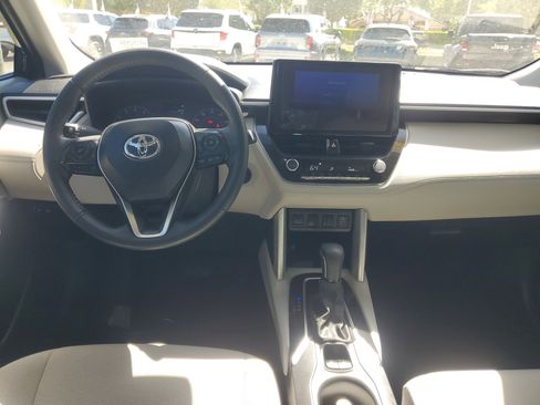 Certified 2025 Toyota Corolla Cross LE FWD image 10