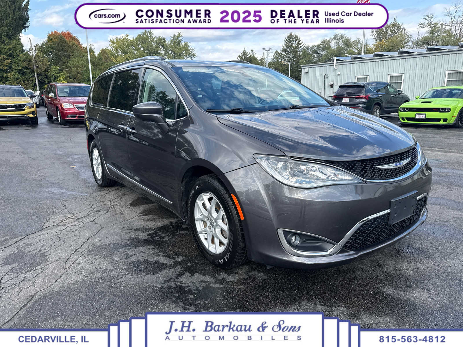 Used 2020 Chrysler Pacifica Touring-L FWD image 1