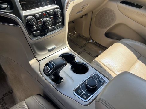 Used 2015 Jeep Grand Cherokee Overland w/ Advanced Technology Group AWD/4WD image 37