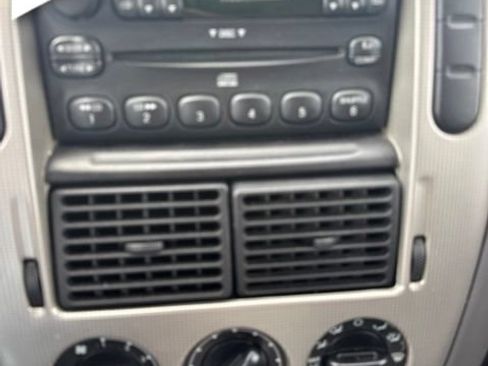 Used 2005 Ford Explorer XLT RWD image 9