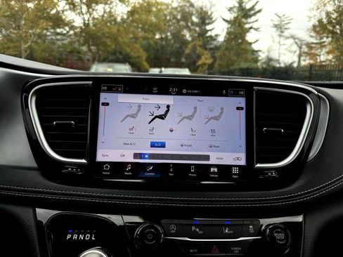 New 2026 Chrysler Pacifica Limited w/ Uconnect Theater Family Group FWD image 23
