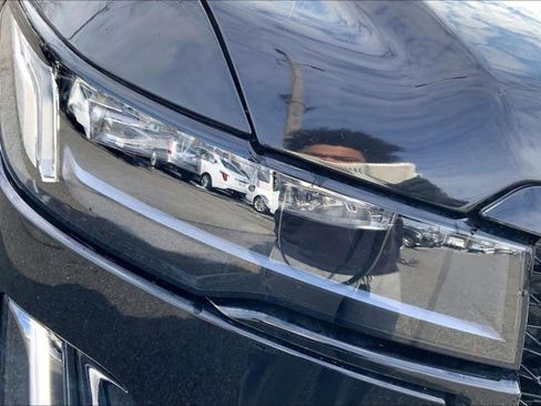 Used 2022 Cadillac Escalade ESV Sport Platinum w/ LPO, ONYX Package image 29