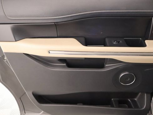 Used 2022 Ford Expedition Max Limited image 19