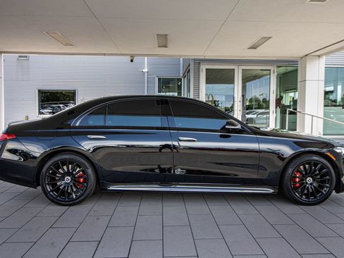 Used 2023 Mercedes-Benz S 580 4MATIC Sedan image 3